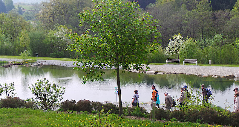 Gerührte Wanderung im Feng Shui Kurpark in Lalling Bayern